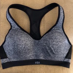 34 B Victoria ’s Secret VSX Sports Bra